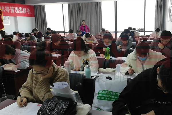 1-2111091HKX36.jpg